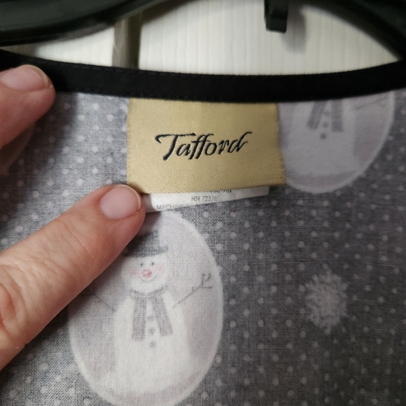 Adorable Snowman Scrub Jacket Size XL Black & White, goes with everything!!! GUC - Picture 5 of 5